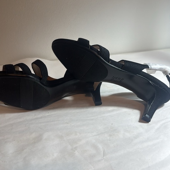 New Naturalizer Black strappy heels women’s 7 M - Picture 5 of 5